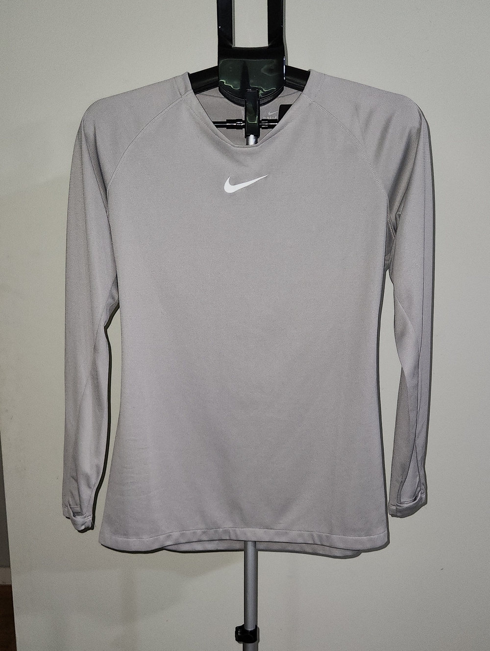 Nike Womens Drifit Park First in Gray. Size Medium.